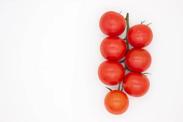 Tomates Cereja Suporte Ramo Fundo Branco Imagem Isolada — Fotografia de Stock