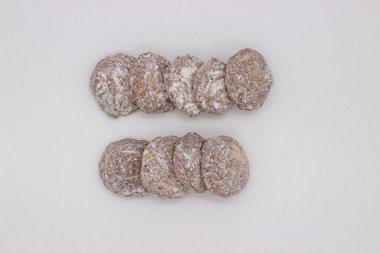 Beyaz arka planda az miktarda Belçika çikolatalı moka aroması var.