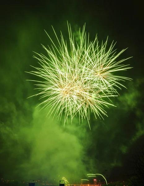 Groene vuurwerk — Stockfoto