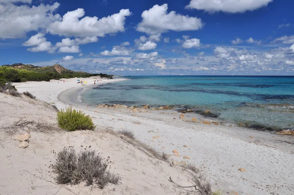 Parçalı Bulutlu ve mavi gökyüzü.
