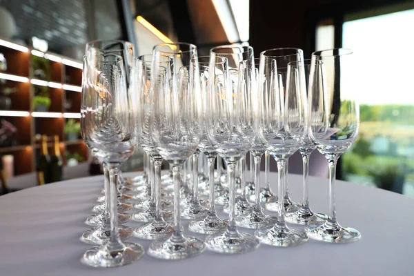 Saubere Leere Gläser Liegen Restaurant Auf Dem Tisch — Stockfoto