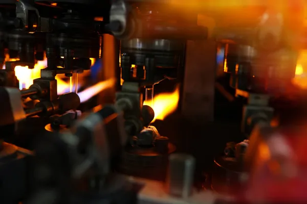 Fabrikada Cam Ampullerin Ateşlenmesi — Stok fotoğraf