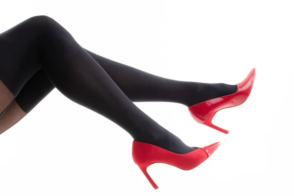 穿紧身衣和红色高跟鞋的妇女腿的特写 — 图库照片