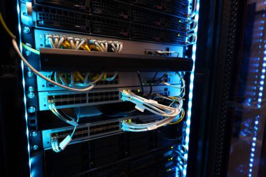 Teknoloji ve iletişim - sunucu odası