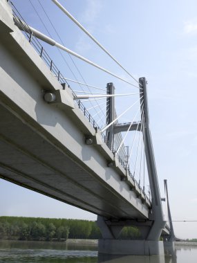 Po, Piacenza, İtalya 'da demiryolu köprüsü 