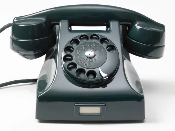 Старый зеленый телефон на белом фоне — стоковое фото