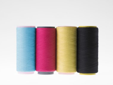 renkler, beyaz bir arka plan iş parçacığında makaralar