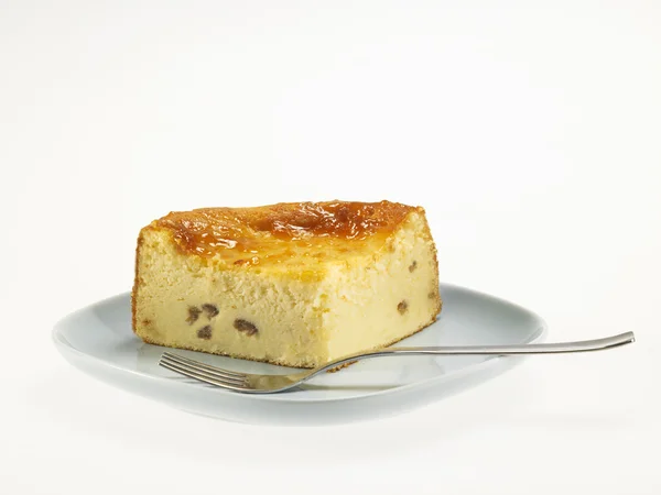 Bolo assado de queijo com geléia de damasco e passas — Fotografia de Stock