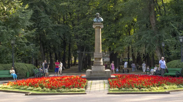 Het monument van a.s.pushkin in Moldavië — Stockfoto