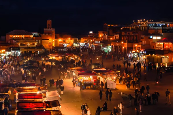 Plaza del Mercado Djemaa El Fna en Marrakech, Marruecos . Imagen De Stock