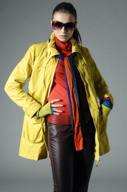 moda modeli Güneş gözlüğü ile