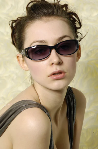 Beautiful woman wearing sunglasses — Stock Photo, Image