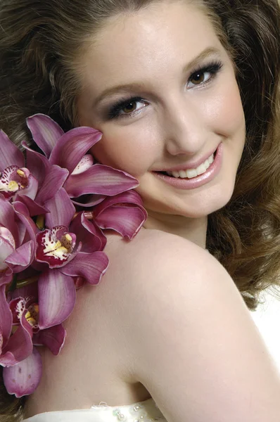 Bellezza con orchidee — Foto Stock