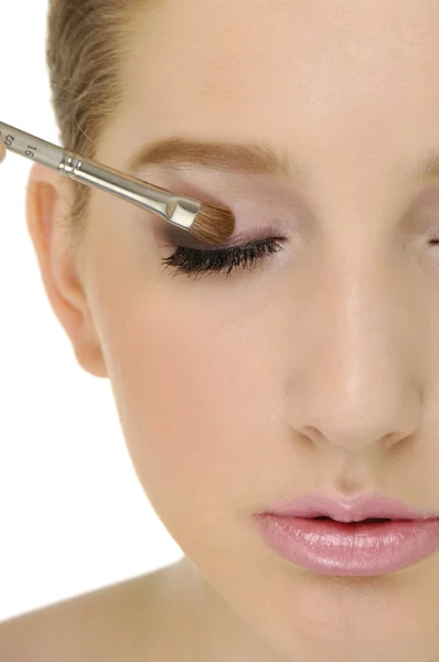 Woman applying eye shadow — Stock Photo, Image