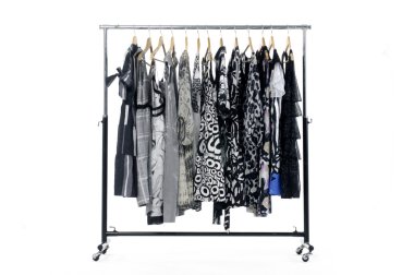 moda giyim asılı