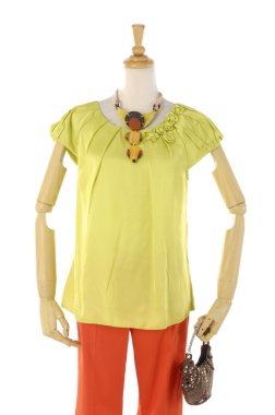 Manken üzerinde moda elbisesi