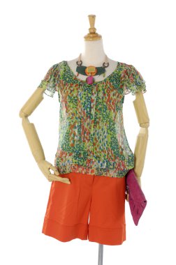 Manken üzerinde moda elbisesi