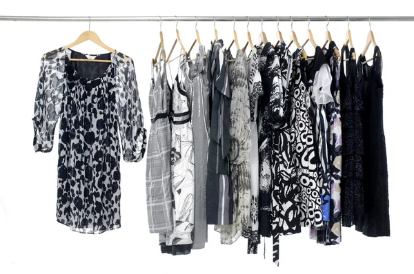 Exibição de rack de roupas moda — Fotografia de Stock