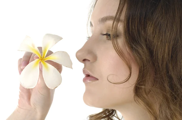 Sexy joven mujer con frangipani —  Fotos de Stock