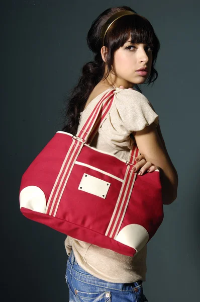 Дівчина з сумкою — стокове фото