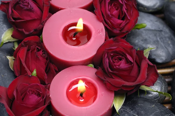 Velas con rosa —  Fotos de Stock