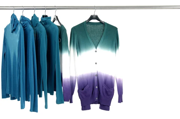 Kläder på hängande — Stockfoto