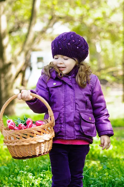 Little girl in the park — Stock Photo, Image