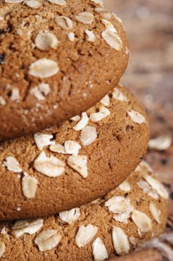 Yulaflı kurabiyeler masada