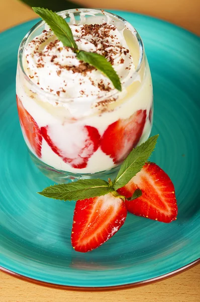 Ice cream dessert with strawberries — Stock Photo, Image