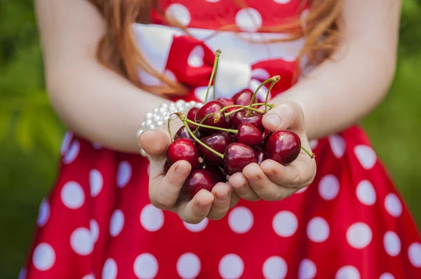 Cherry in children's hands — Stock Photo, Image