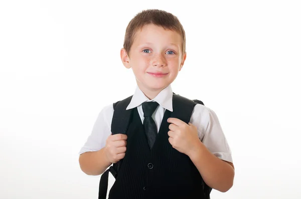 Petit garçon avec un sac à dos d'école sur fond blanc — Photo