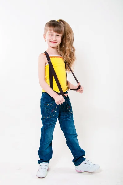 Kleines Mädchen in Jeans auf weißem Hintergrund — Stockfoto