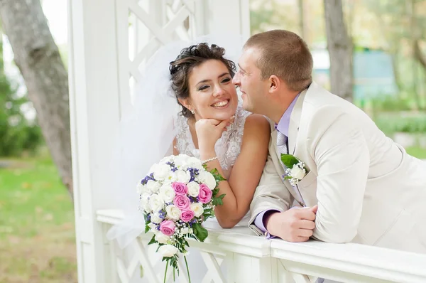 Young and beautiful bride and groom — Stock Photo, Image