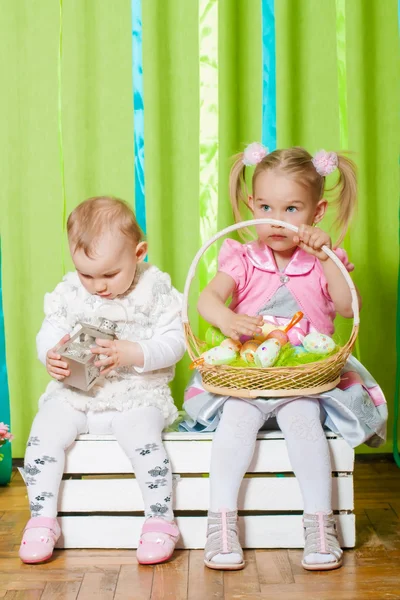 Sisters Little girls in fashionable clothes — Stock Photo, Image