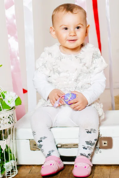 ファッショナブルなスーツの女の赤ちゃん — ストック写真