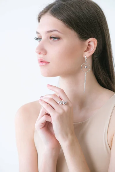 Trending Silver Jewelry Set Beautiful Young Girl Long Dark Hair — Stockfoto