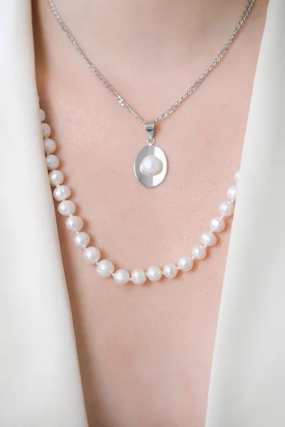 Trending Silver Necklace Pearls Beautiful Young Girl White Fashionable Jacket — Stock Photo, Image