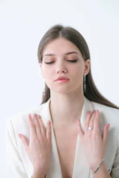 Trending Silver Jewelry Set Beautiful Young Girl Long Dark Hair — Zdjęcie stockowe