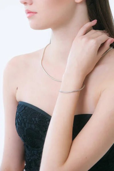 Trending Silver Jewelry Set Beautiful Young Girl Long Dark Hair — Foto Stock