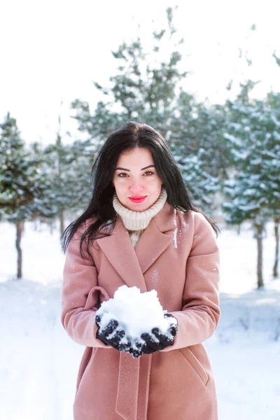 Young Cute Girl Durk Hair Has Fun Snowy Weather Winter — Stock Photo, Image