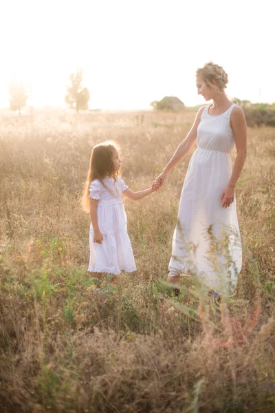 Cute Little Girl Long Blond Curly Hair Her Mother White — ストック写真