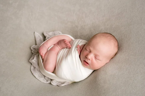 Cute Baby Sleeps Wrapped Airy Milk Colored Blanket Beige Plaid — Stok fotoğraf