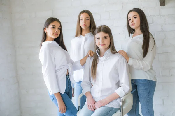 Pretty Teenage Girls Models Trendy Jeans White Shirts Studio Background — Foto Stock