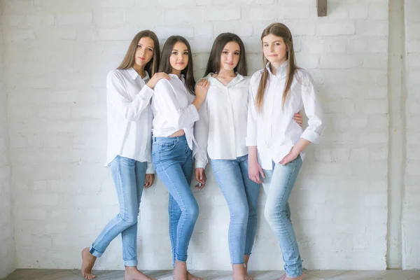 Pretty Teenage Girls Models Trendy Jeans White Shirts Studio Background — Photo