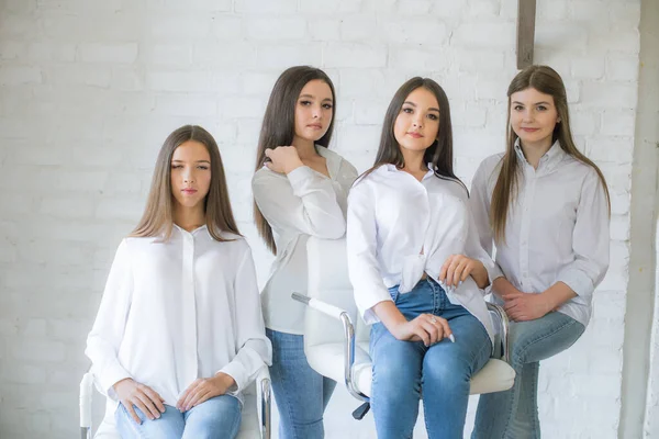 Pretty Teenage Girls Models Trendy Jeans White Shirts Studio Background — Stock fotografie