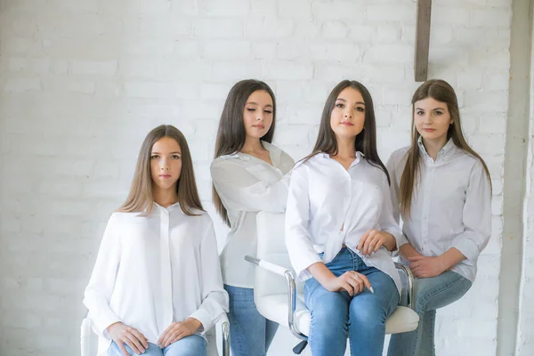 Pretty Teenage Girls Models Trendy Jeans White Shirts Studio Background — Stock fotografie