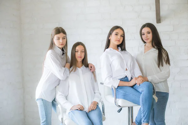 Pretty Teenage Girls Models Trendy Jeans White Shirts Studio Background — Zdjęcie stockowe