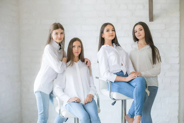 Pretty Teenage Girls Models Trendy Jeans White Shirts Studio Background — Zdjęcie stockowe