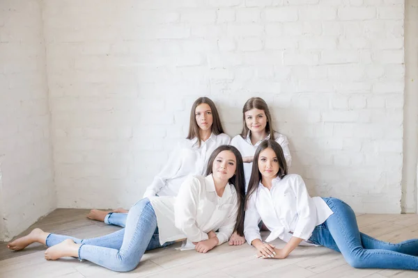 Pretty Teenage Girls Models Trendy Jeans White Shirts Studio Background — Photo
