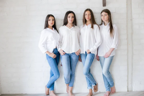 Pretty Teenage Girls Models Trendy Jeans White Shirts Studio Background — Stock Photo, Image
